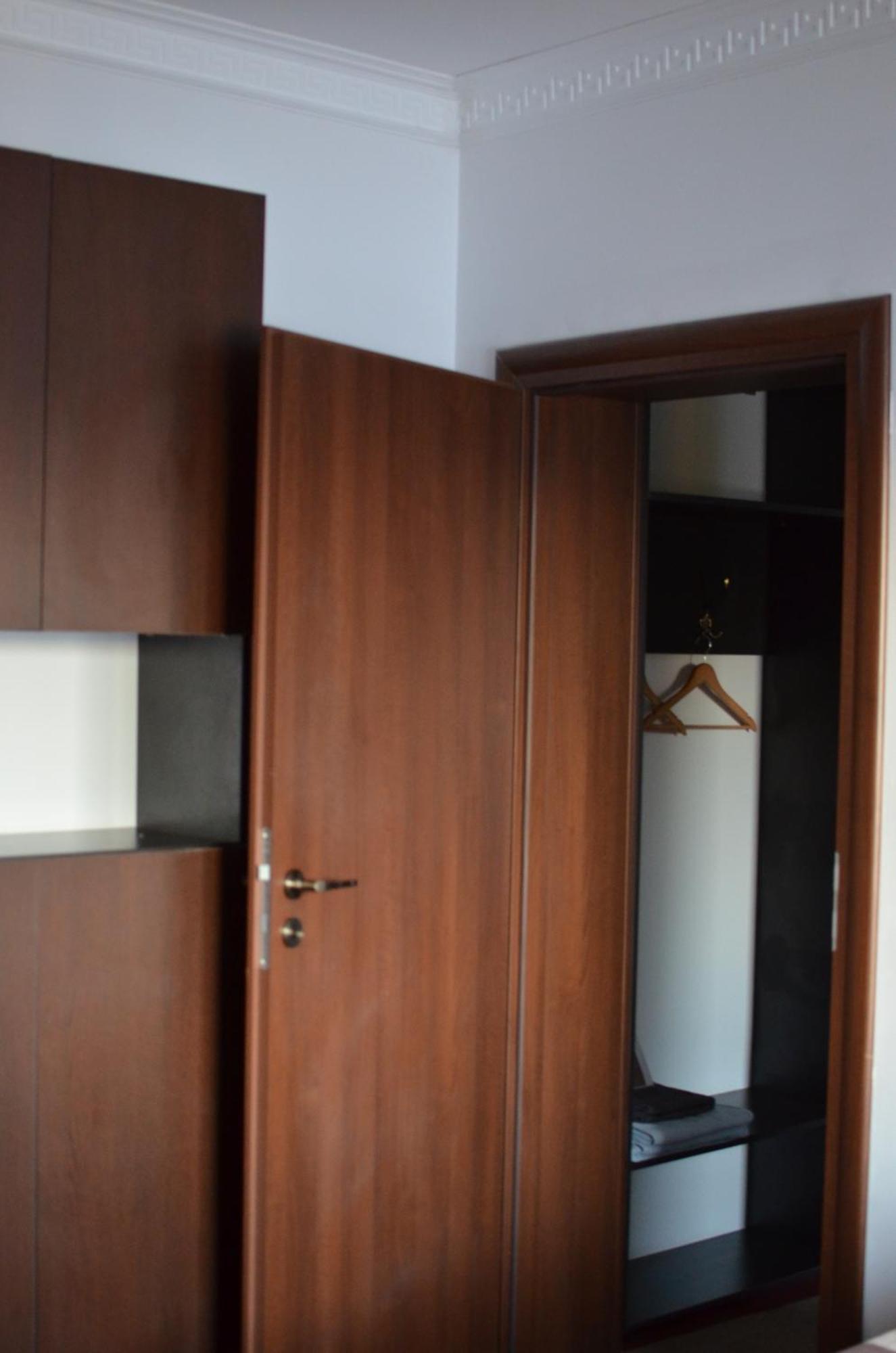 Vila Cu Trandafiri Cozy Apartments 2 Camere Bragadiru Buitenkant foto