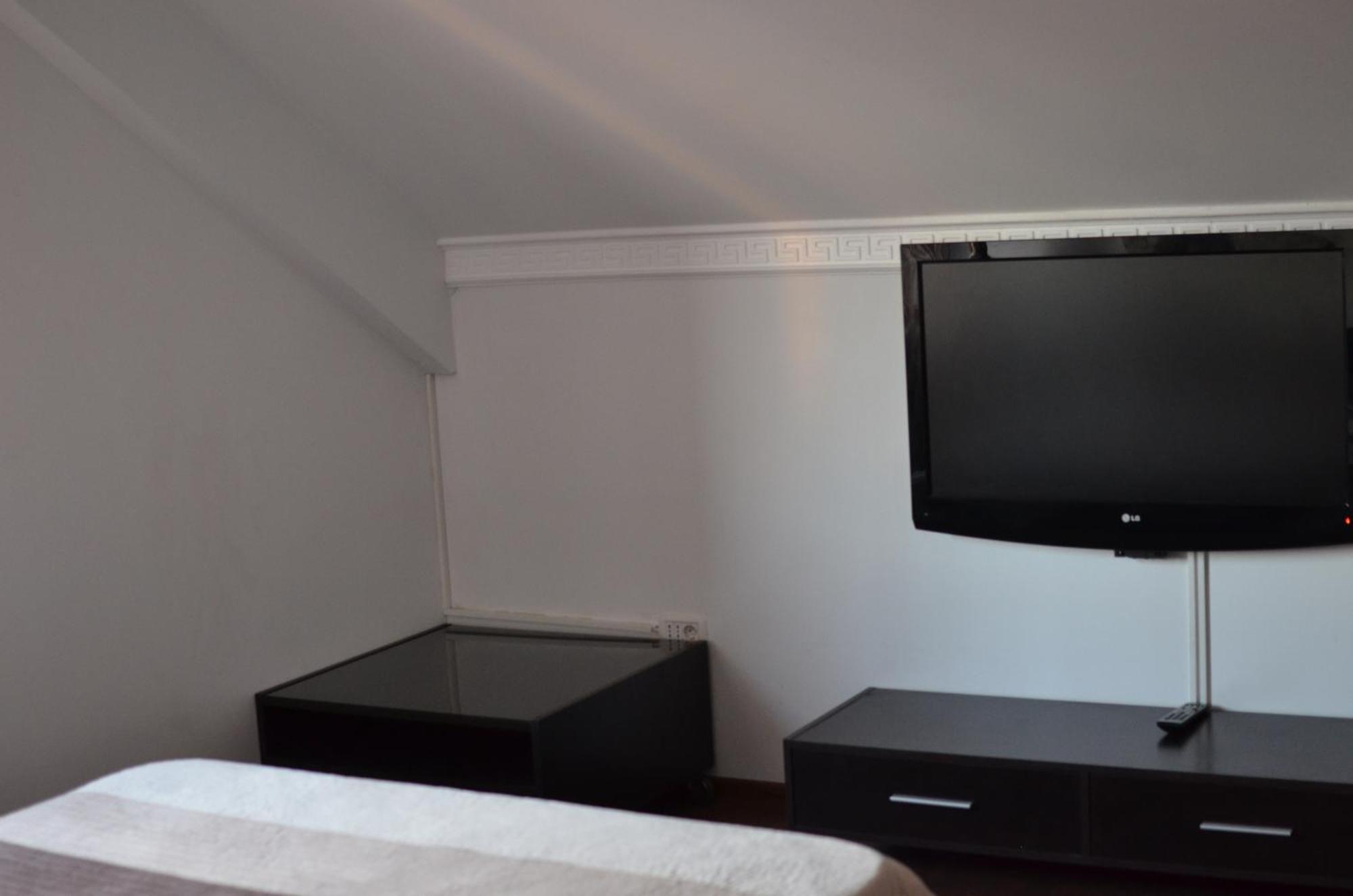 Vila Cu Trandafiri Cozy Apartments 2 Camere Bragadiru Buitenkant foto